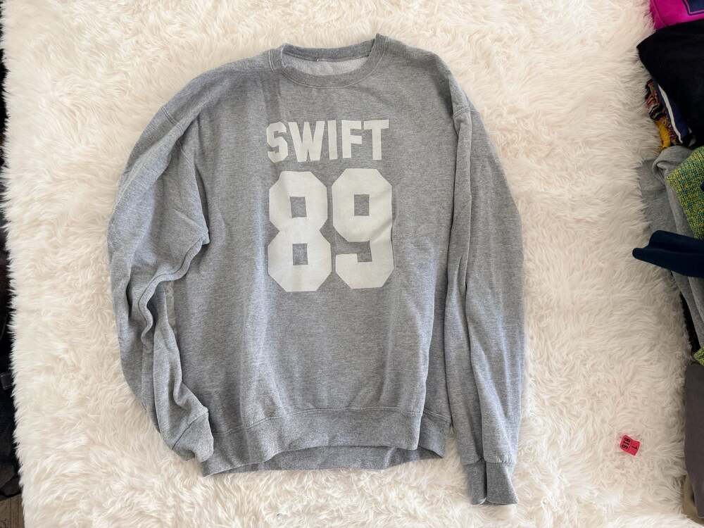 Taylor Swift 1989 Era Grey Graphic Crewneck Sweatshirt size unknown
